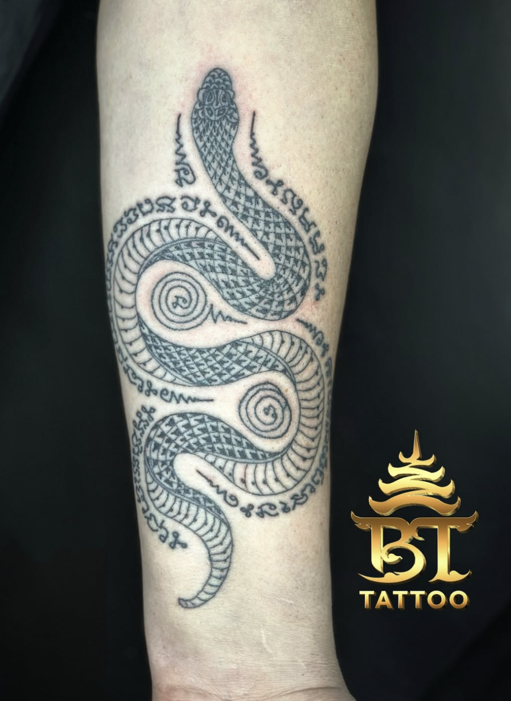 Thai sakyant Serpent Tatto